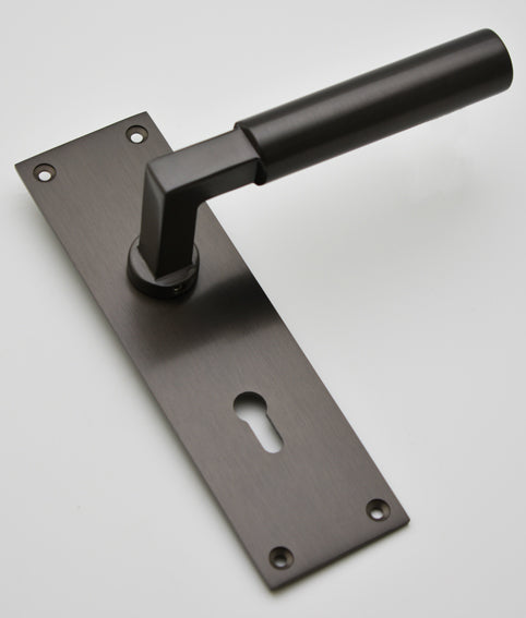 Cadiz Tube Grip Lever on Plate