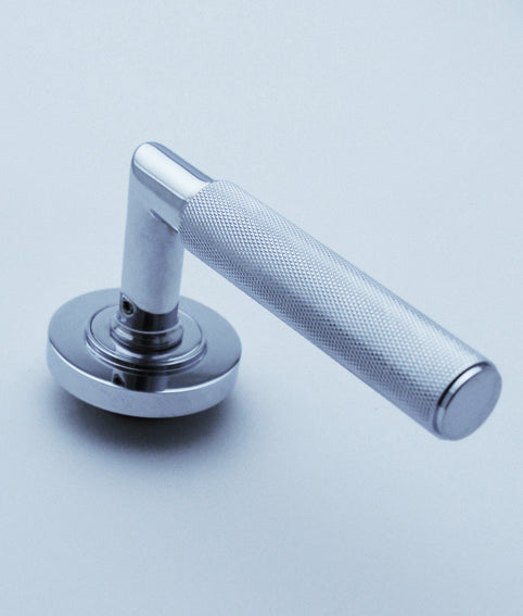 Theon Knurled Lever On Round Rose