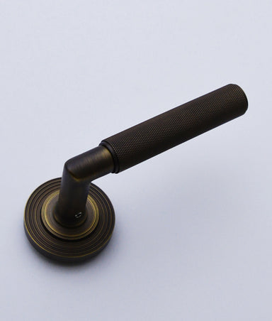 Bjorn Knurled Lever On Reeded Rose