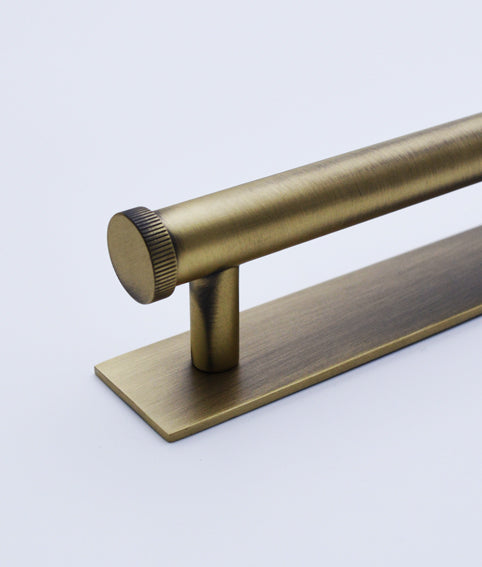 Leon Linear Cabinet Pull Handle On Plate