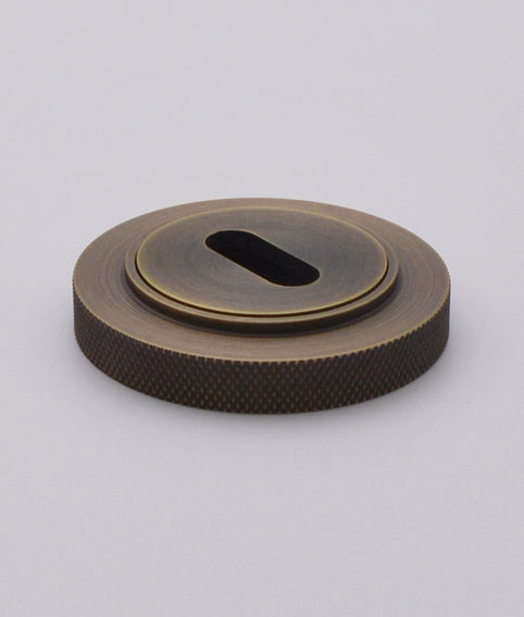 Bjorn Slotted Escutcheon with Knurled Rose