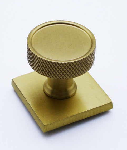 Cadiz Yukon Knurled Cabinet Knob on Base