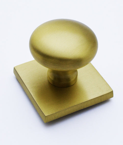 Cadiz Bun Cabinet Knob on Base