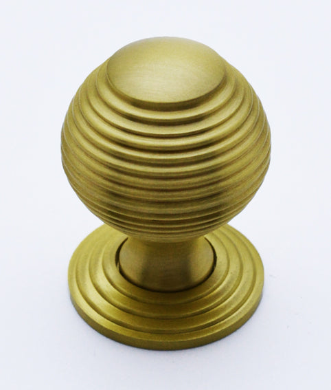 Cadiz Reeded Cupboard Knob on Base