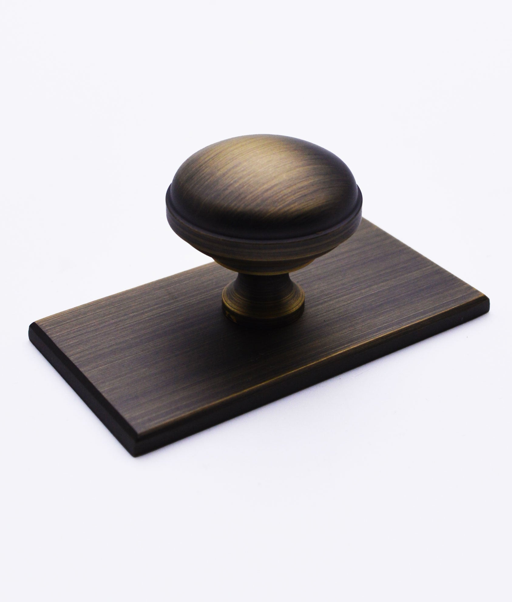 Wilton Stepped Knob on Rectangular Plate